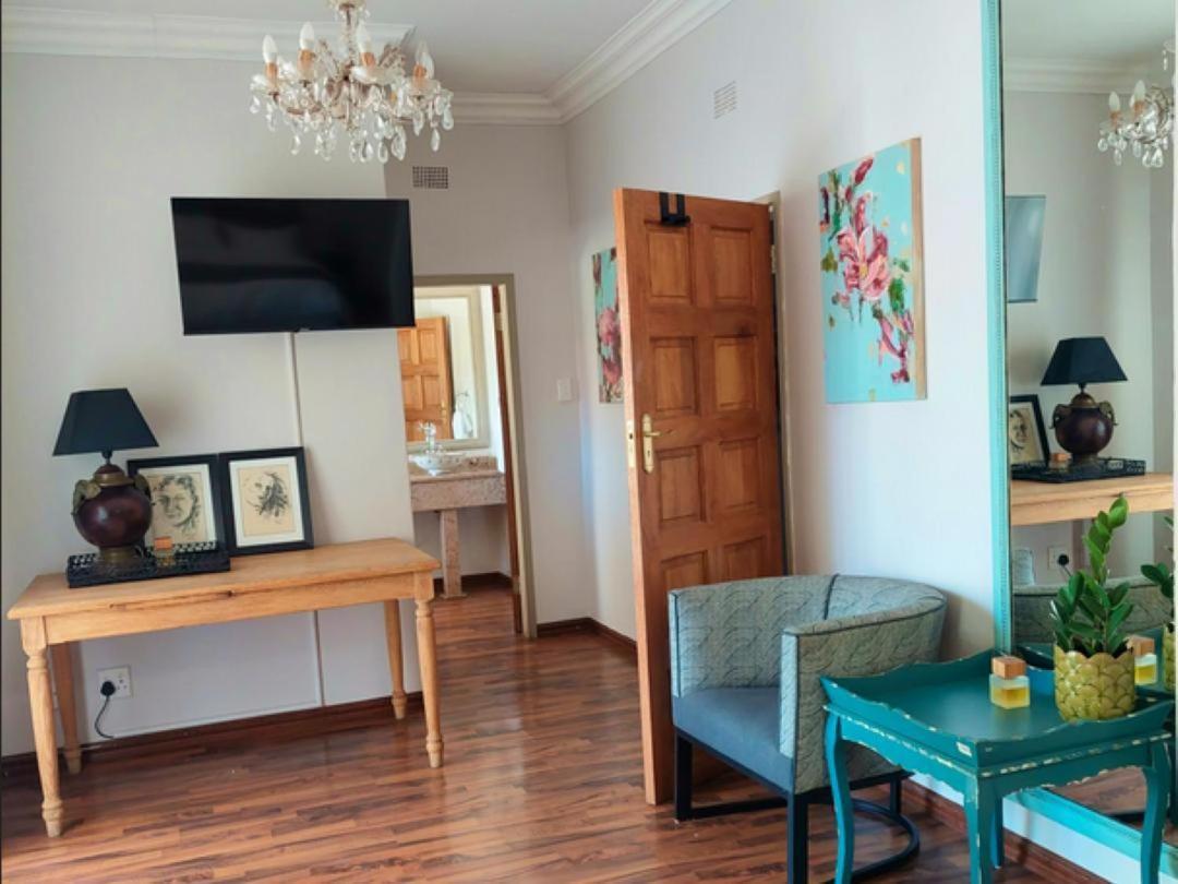 Art And Soul Restaurant, Accommodation, French Bar And Art Gallery بارايس الغرفة الصورة