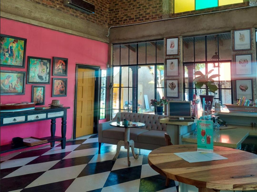 Art And Soul Restaurant, Accommodation, French Bar And Art Gallery بارايس المظهر الخارجي الصورة