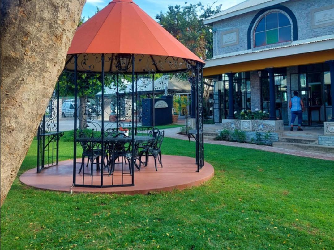 Art And Soul Restaurant, Accommodation, French Bar And Art Gallery بارايس المظهر الخارجي الصورة