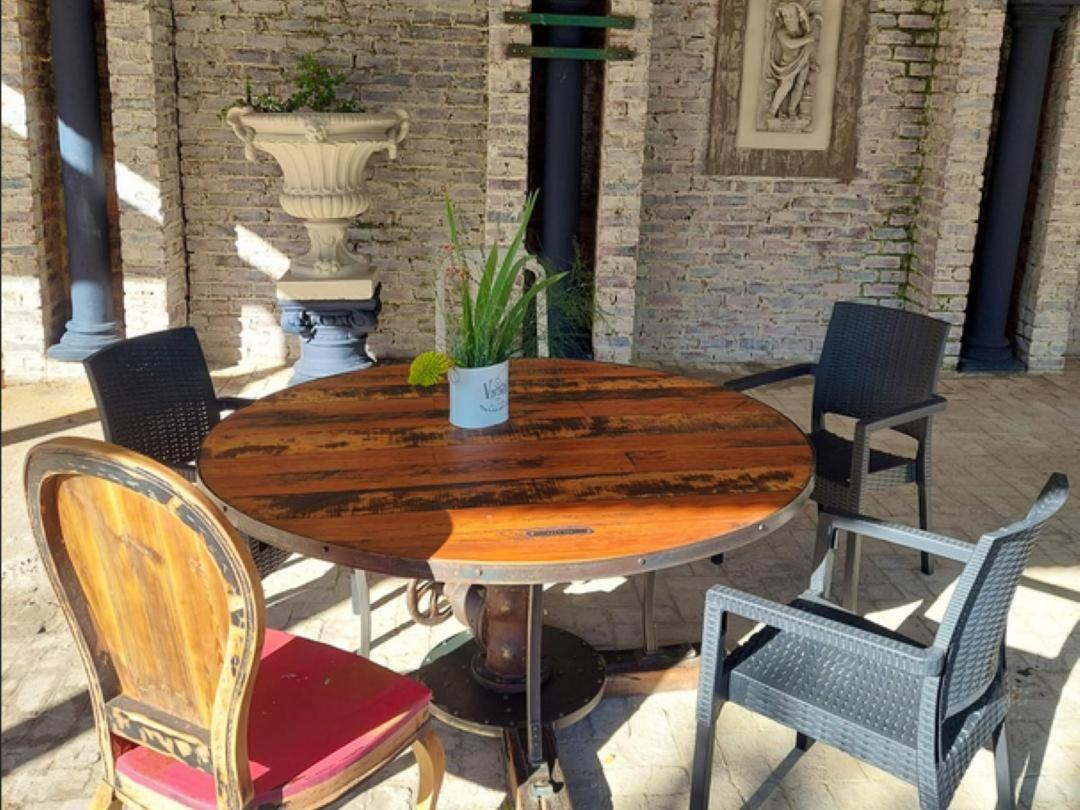 Art And Soul Restaurant, Accommodation, French Bar And Art Gallery بارايس المظهر الخارجي الصورة
